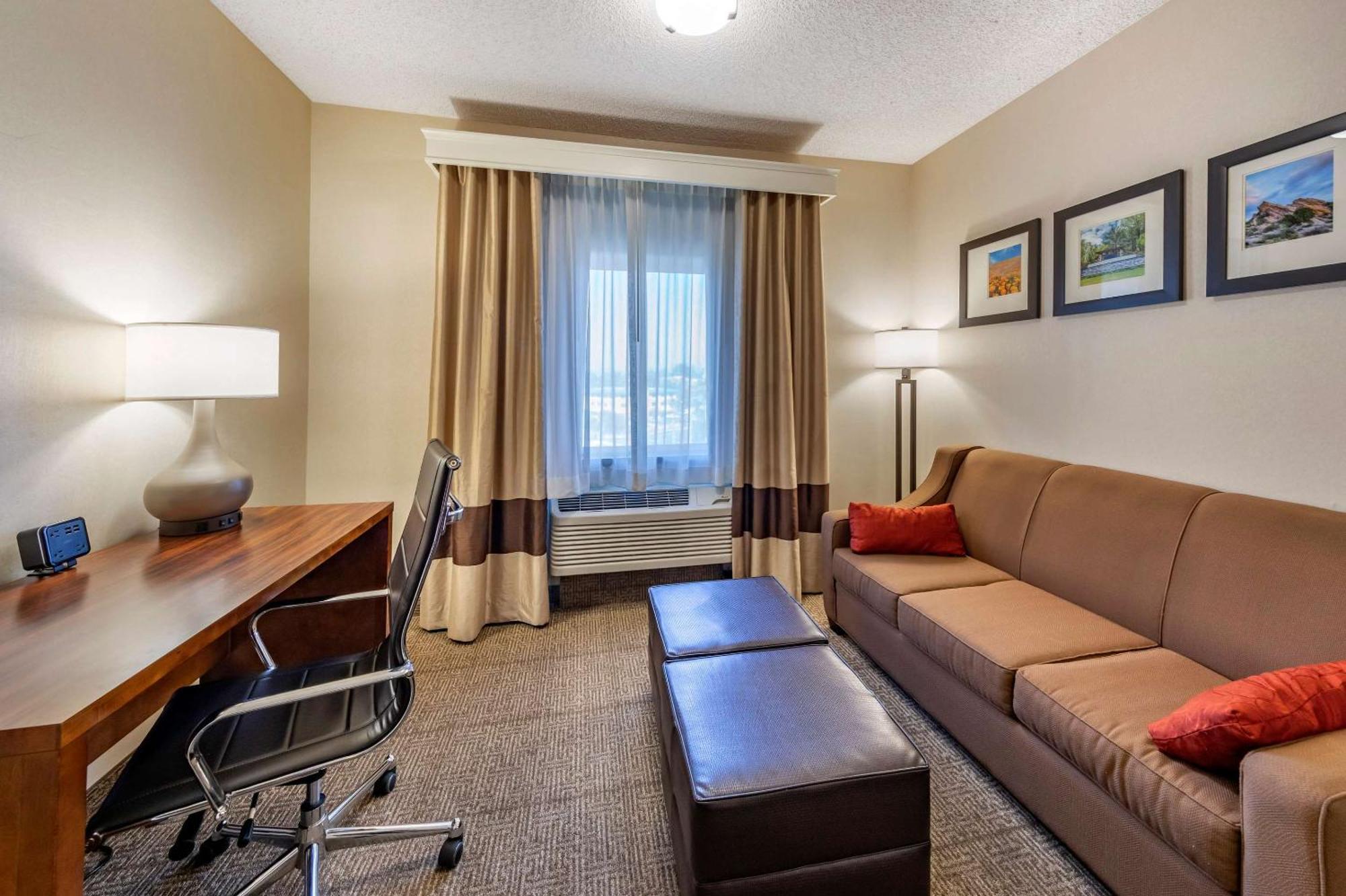 Comfort Suites Near Six Flags Magic Mountain Stevenson Ranch Екстер'єр фото